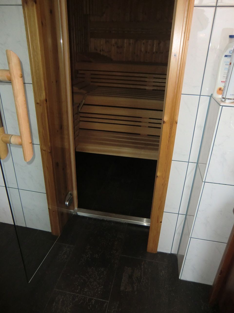 Merida 2 tiefblau in der Sauna