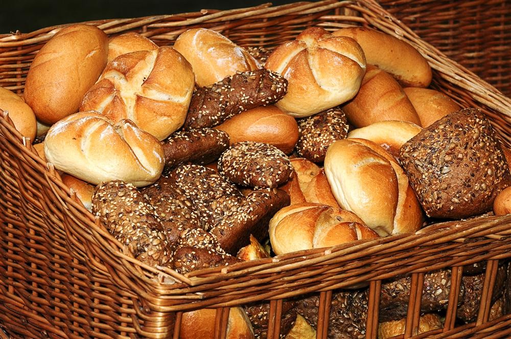 Neben unserem Café, das im Sommer ein Eiscafé ist, bietet unsere Bäckerei eine große Auswahl an Backwaren.