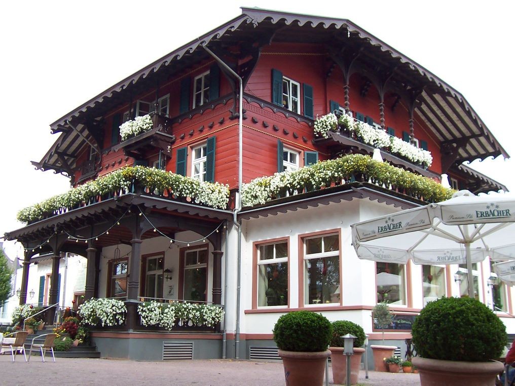 Villa Borgnis Kurhaus im Park in Königstein im Taunus - Restaurant- Café - Eventlocation mit Hochzeitslocation und Standesamt in einem Haus