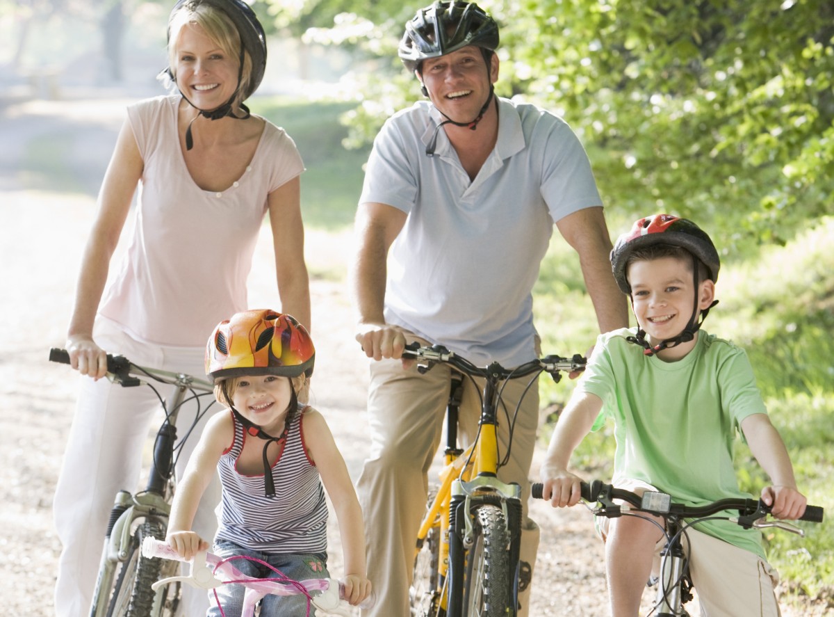 Familie mit Fahrrädern