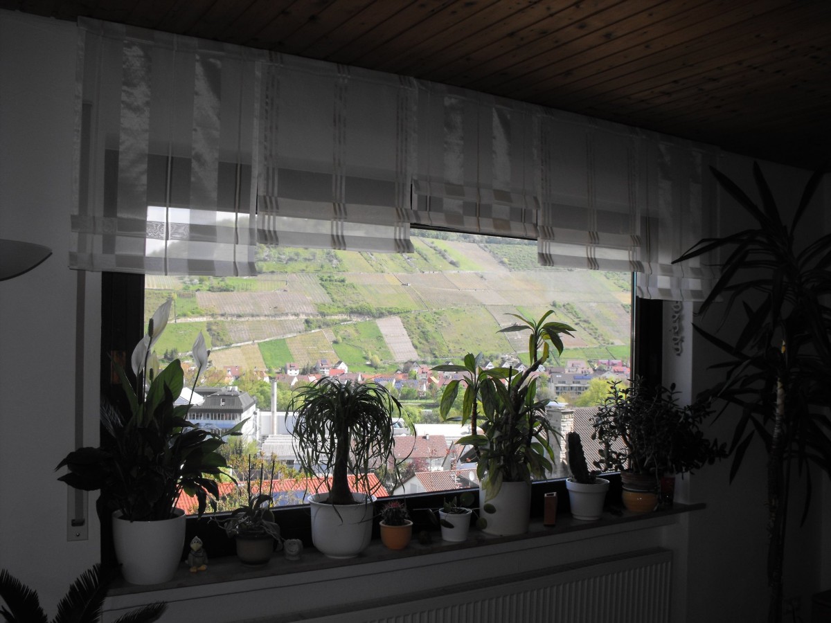 Blumenfenster mit Raffrollo-Optik (abgenähte Falten)