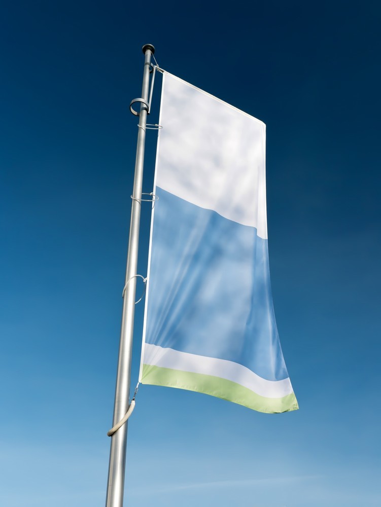 Fahne an Fahnenmast