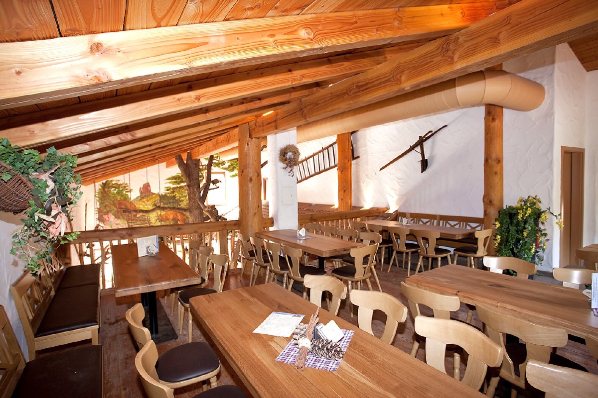 Die Paddelweiher Hütte in Hauenstein ist die perfekte Location für Ihre Hochzeitsfeiern.