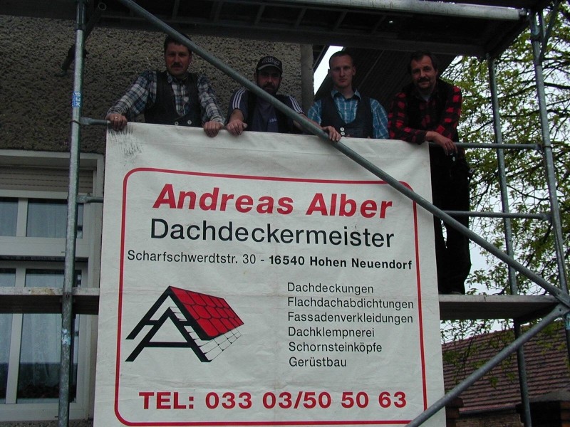 Wir reparieren Ihre Schornsteinköpfe oder führen einen Dachfensteraustausch für Sie im Raum Hohen Neuendorf aus.