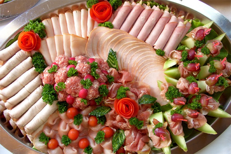 Die Fleischerei Dirk Lohse in Zingst bietet neben Catering mit einer vielfältigen Auswahl an köstlichen Speisen auch einen Partyservice
