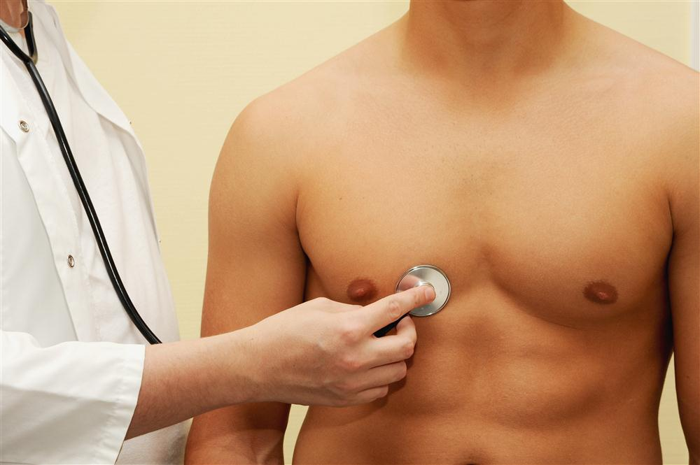 Симптомы рака груди у мужчин. Молочной железы у мужчин. Опухоль мужской грудной железы.
