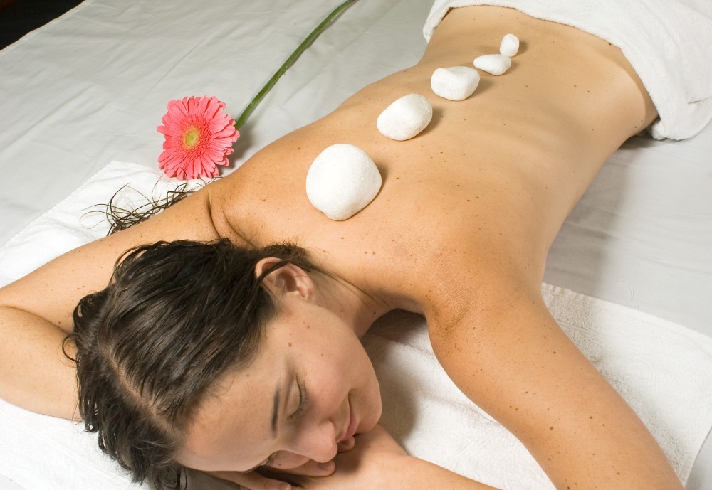 Massagen im SPA - Hot Stone, Rückenmassage, Ganzkörpermassage, ...