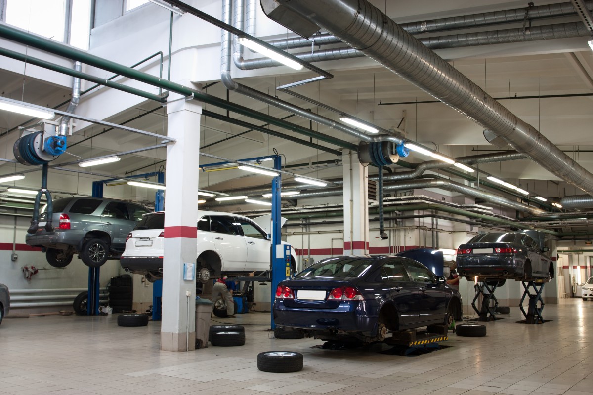Einblick in unsere moderne Autowerkstatt mit Tankstelle in Wanderup.
