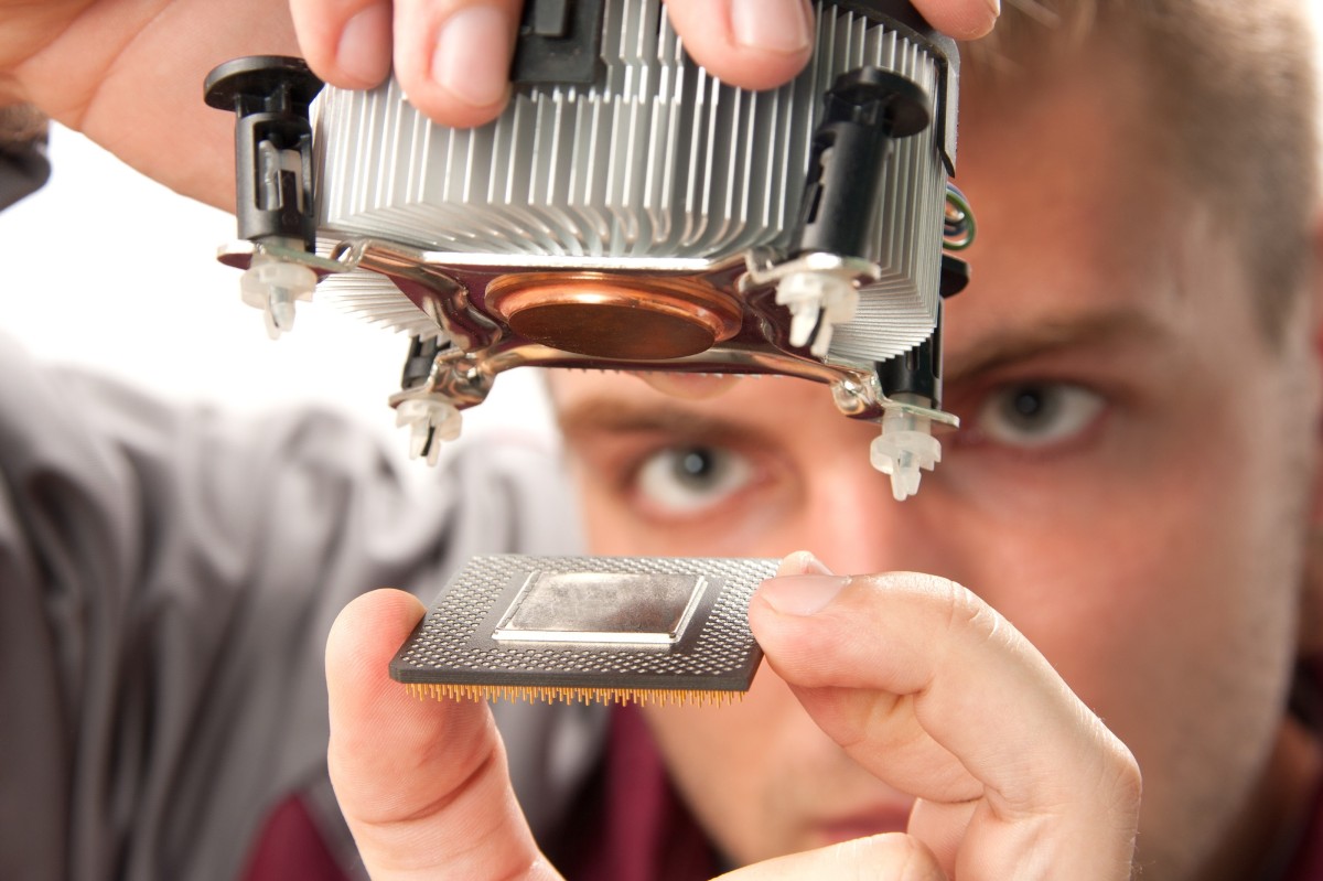 Ist Ihr Mikrofon kaputt oder benötigen Sie einen Akkuwechsel? preTeam bietet Ihnen umfangreiche Handyreparaturen in Lage und Bielefeld