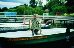 Boote im Verleih ~ Ruderboote, Angelboote mit Fischkasten und Motor, Motorboote
