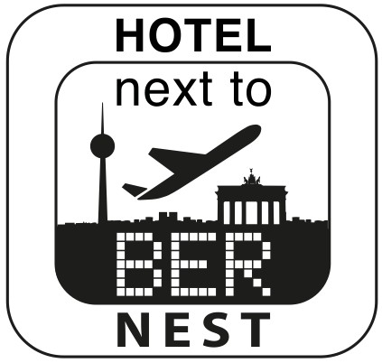 Das Hotel Kuckucksnest befindet sich nur 6 km vom BER entfernt und besticht somit nicht nur mit der günstigen Flughafennähe, sondern auch mit seinen gemütlichen Einzelzimmern und Doppelzimmern.
